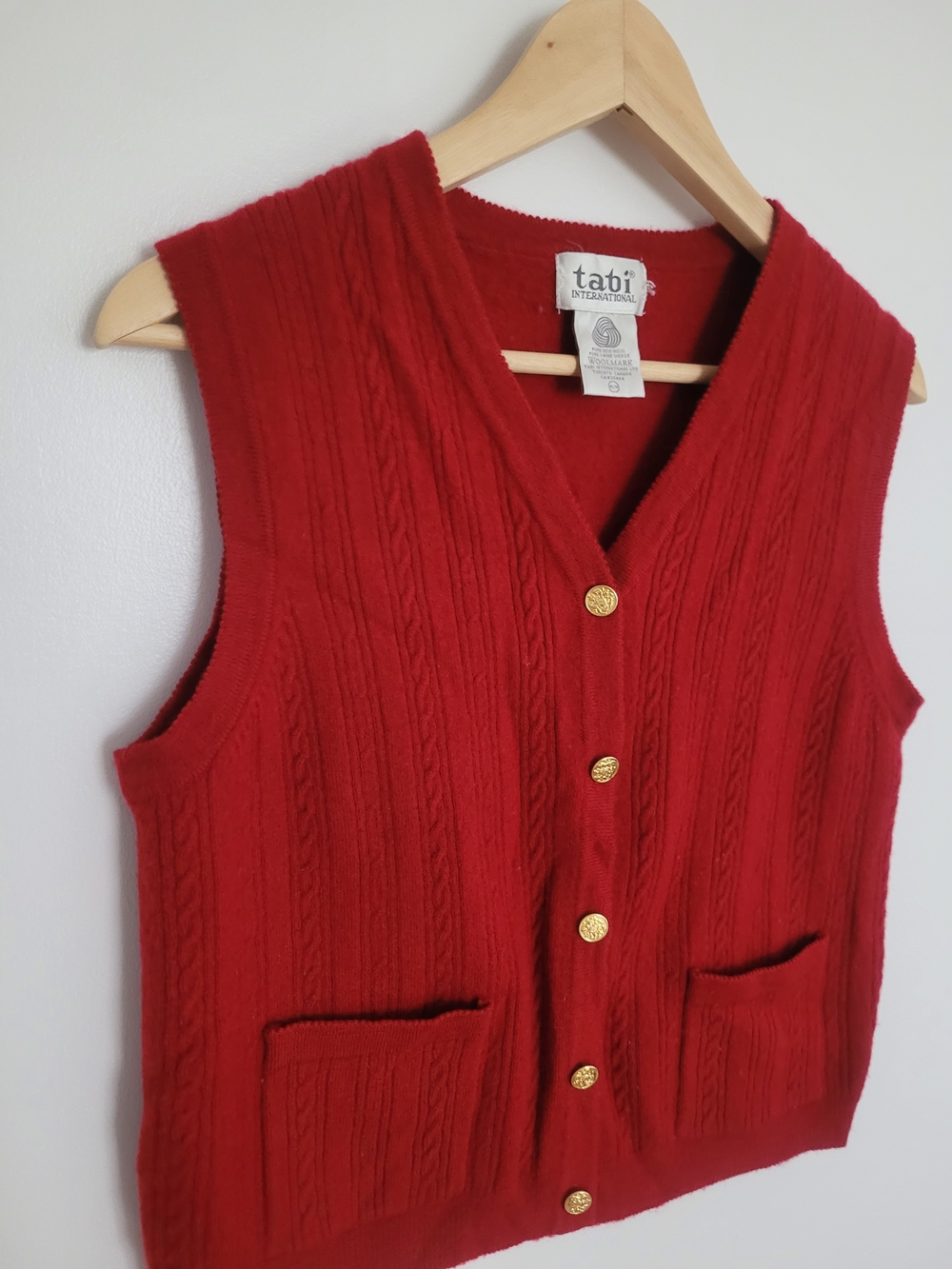 Tabi Vintage Red Cable-Knit Button Front Sweater Vest 100% Wool S Gold Button - Picture 2 of 9